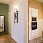 דירה 3 Bedroom Apartment, Close To Amenities ליל