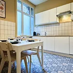 דירה 3 Bedroom Apartment, Close To Amenities *